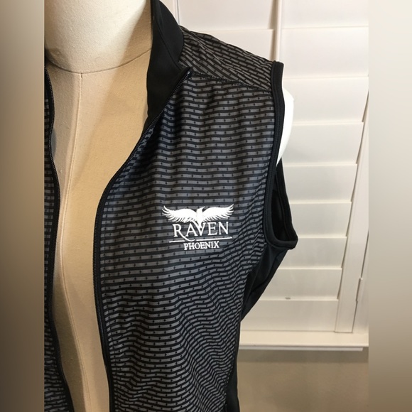 NWOT – WOMEN’S ADIDAS GOLF VEST W/ RAVEN PHOENIX GOLF CLUB LOGO - SMALL - Picture 3 of 9